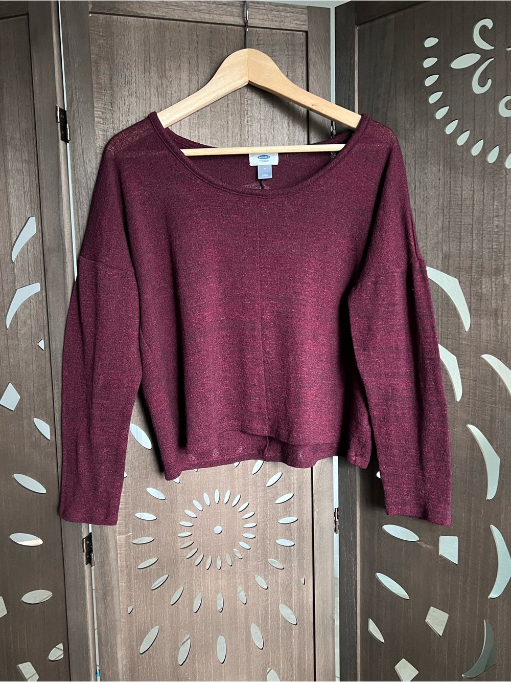 Old Navy Women's Wine Scoopneck Lightweight Sweater